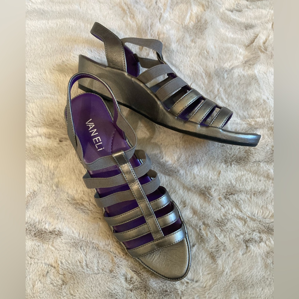 NWOT Vaneli silver Metallic strappy wedge Sandals 7N
